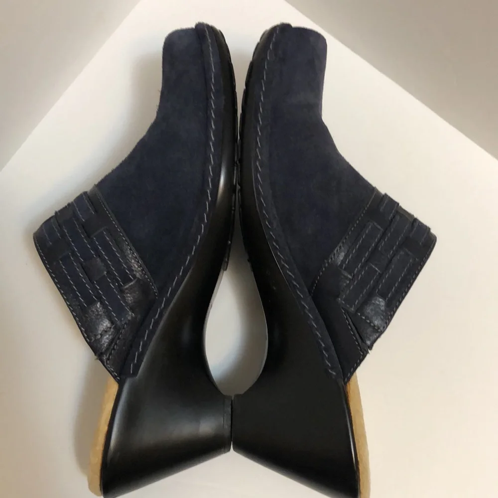 Blue soft spots size 9.5 M